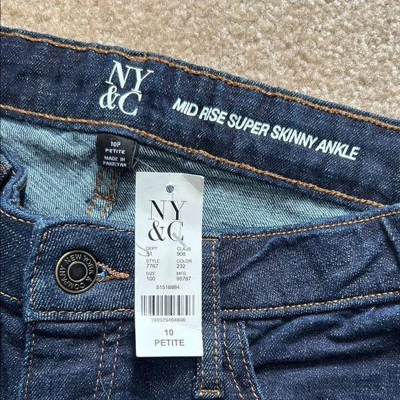 NWT New York & Co. Mid-Rise Super Skinny Size 6P (mid-tagged 10P) Jeans - Picture 4 of 5